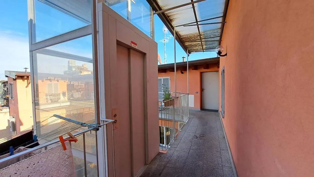 Gorla Skyline - Top Floor Apartment Milan 0*,
